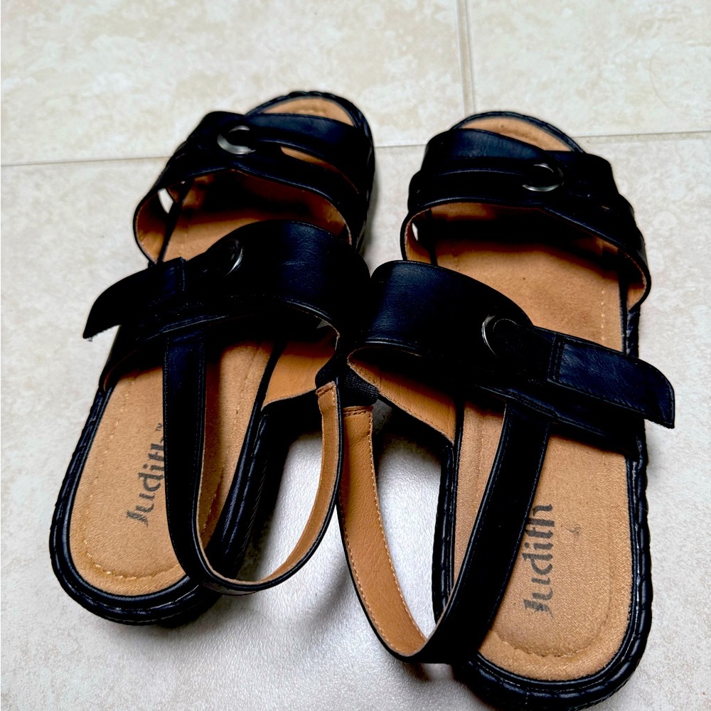 Judith Size 8.5 medium Strappy Black Sandals Never worn